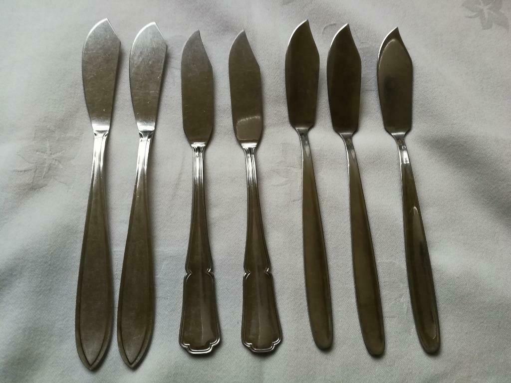 7 vismessen uit 3 verschillende sets., Huis en Inrichting, Gebruikt, Ophalen of Verzenden, Los bestek, Inox of Chroom