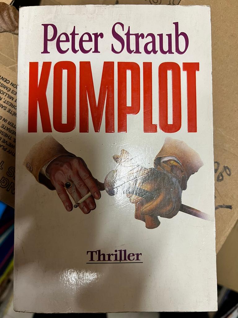 Komplot - Peter Straub, Ophalen of Verzenden, Zo goed als nieuw