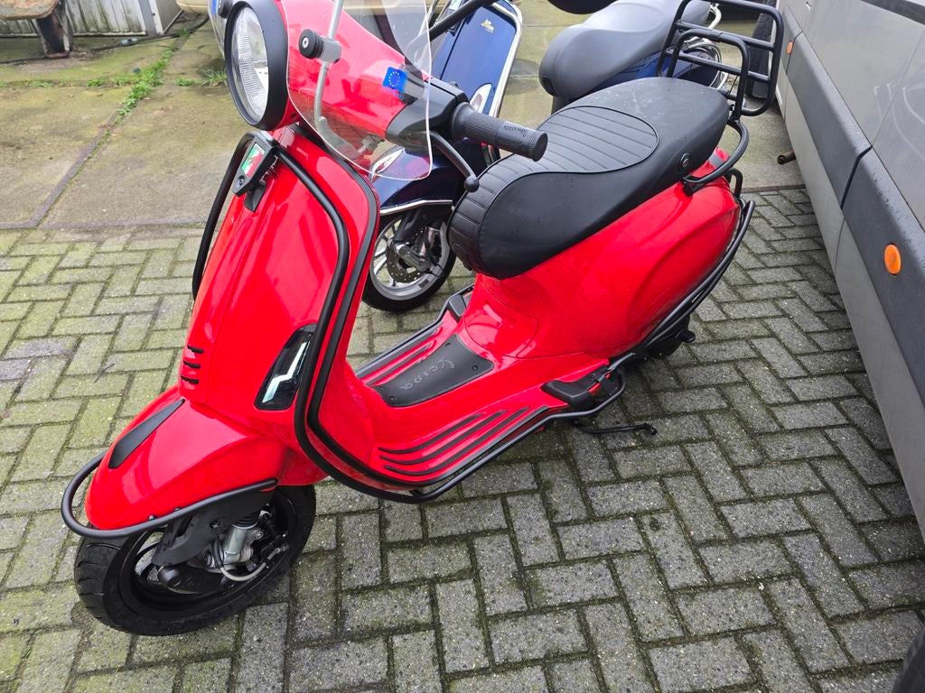 Vespa Primavera a klasse vol met beugels windscherm led, Vélos & Vélomoteurs, Enlèvement