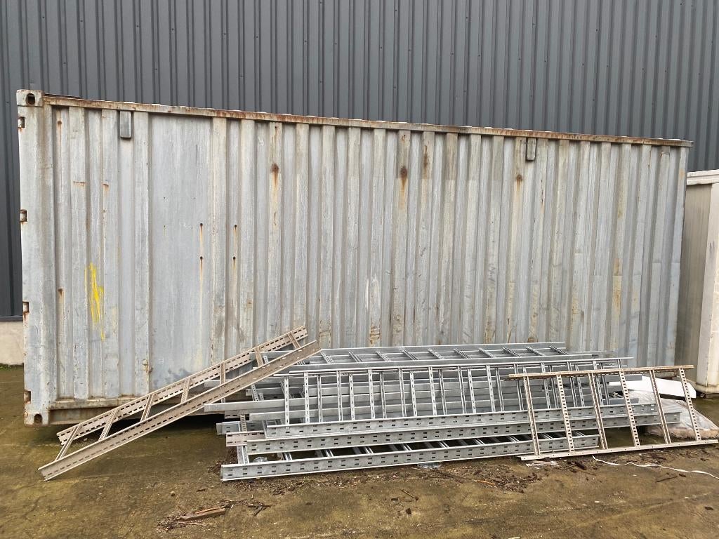 Bureaucontainer en materiaalcontainer, Ophalen, Gebruikt