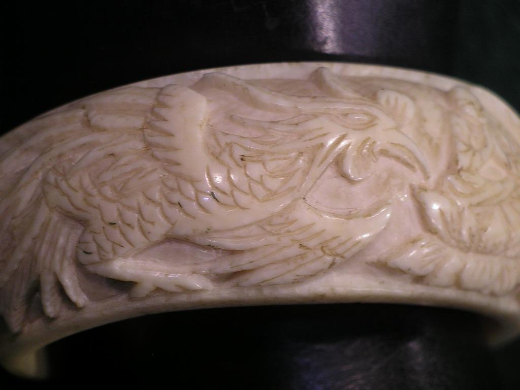 BEAU ET ANCIEN BRACELET SCULPTE:DRAGON EN RELIEF, Enlèvement ou Envoi, Utilisé, Blanc