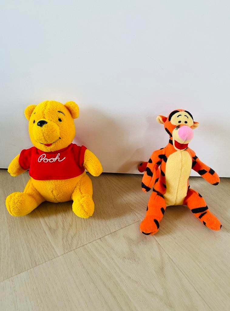 2 figurines en peluche - Winnie l’Ourson et Tigrou, Collections, Enlèvement ou Envoi, Winnie l'Ourson ou amis, Comme neuf, Peluche
