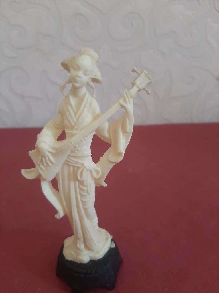 Statue orientale vintage - geisha avec instrument à cordes, Enlèvement ou Envoi