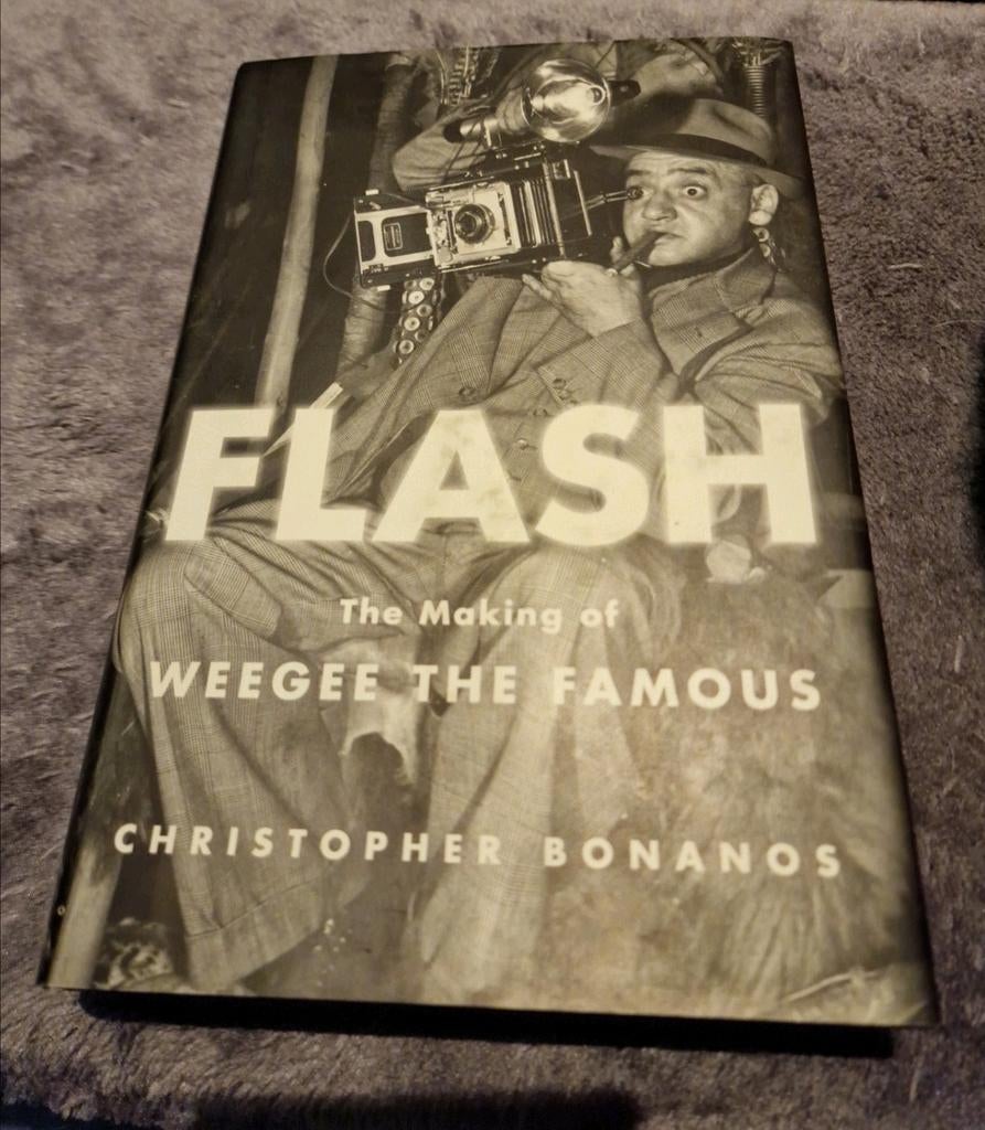 FLASH The Making of WEEGEE THE FAMOUS, Ophalen of Verzenden, Zo goed als nieuw, Christopher Bonanos