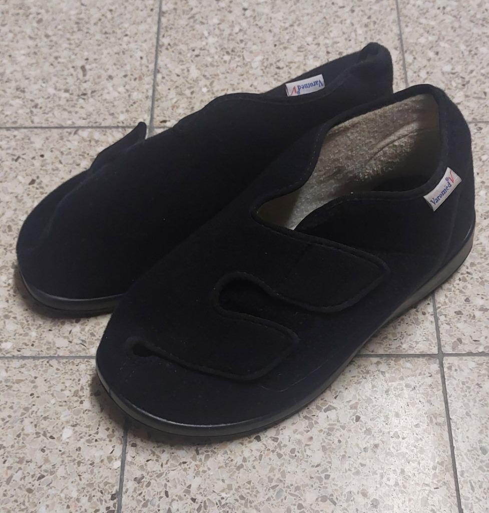 Chaussons pour femmes taille 40 (fabriqués en orthopédie), Neuf, Enlèvement, Pantoufles, Noir