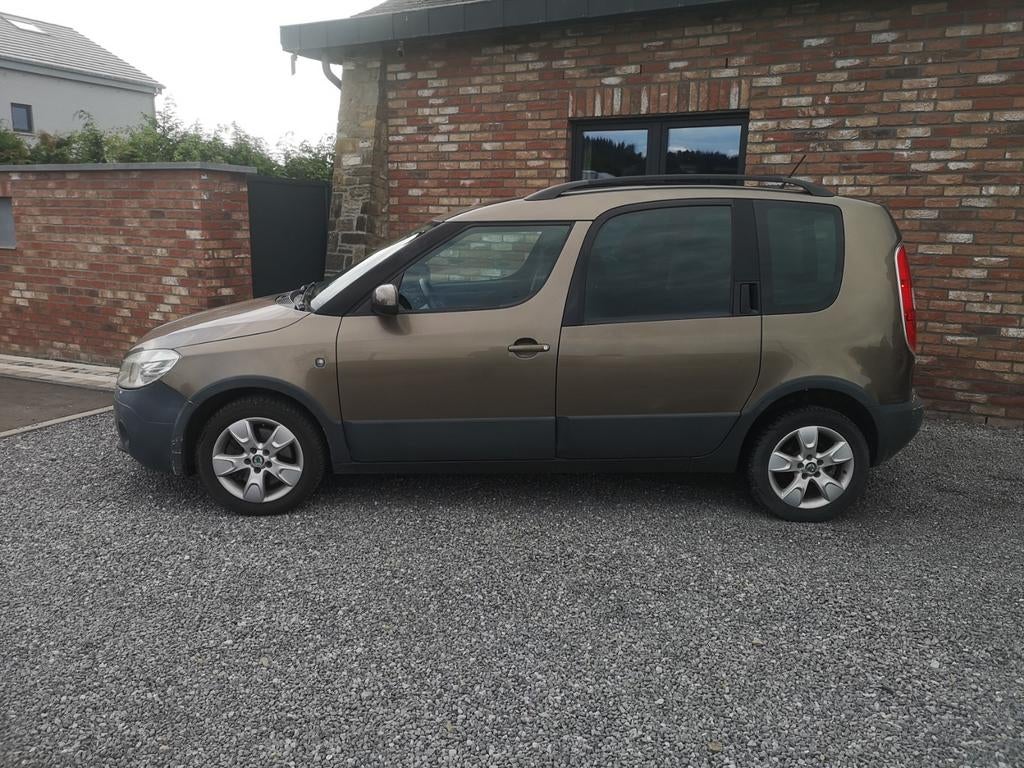 SKODA ROOMSTER 1.6 TDI 90CV de 2012 Prêt a immatriculée, Autos, Euro 5, Achat, Boîte manuelle, Roomster