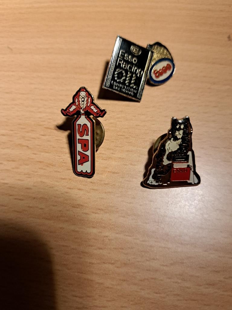 3  pins ESSO et SPA, Collections, Enlèvement ou Envoi