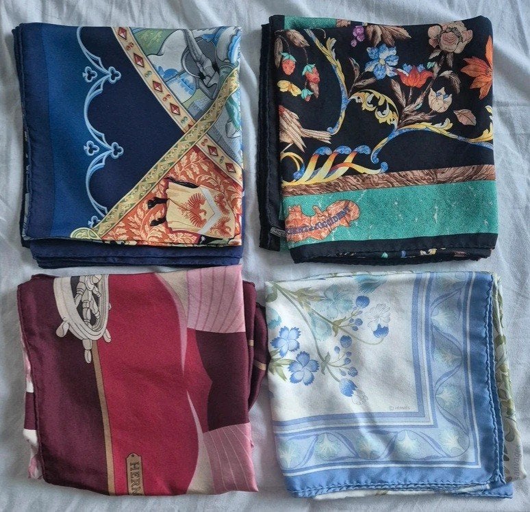 Lot de foulards Hermes soie vintage, Vêtements | Femmes, Bonnets, Écharpes & Gants, Enlèvement ou Envoi, Comme neuf