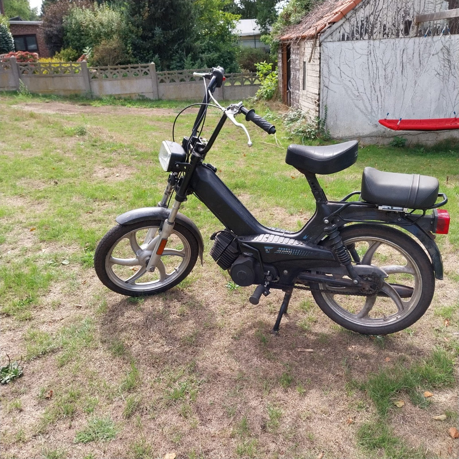 Tomos zonder papieren, Ophalen