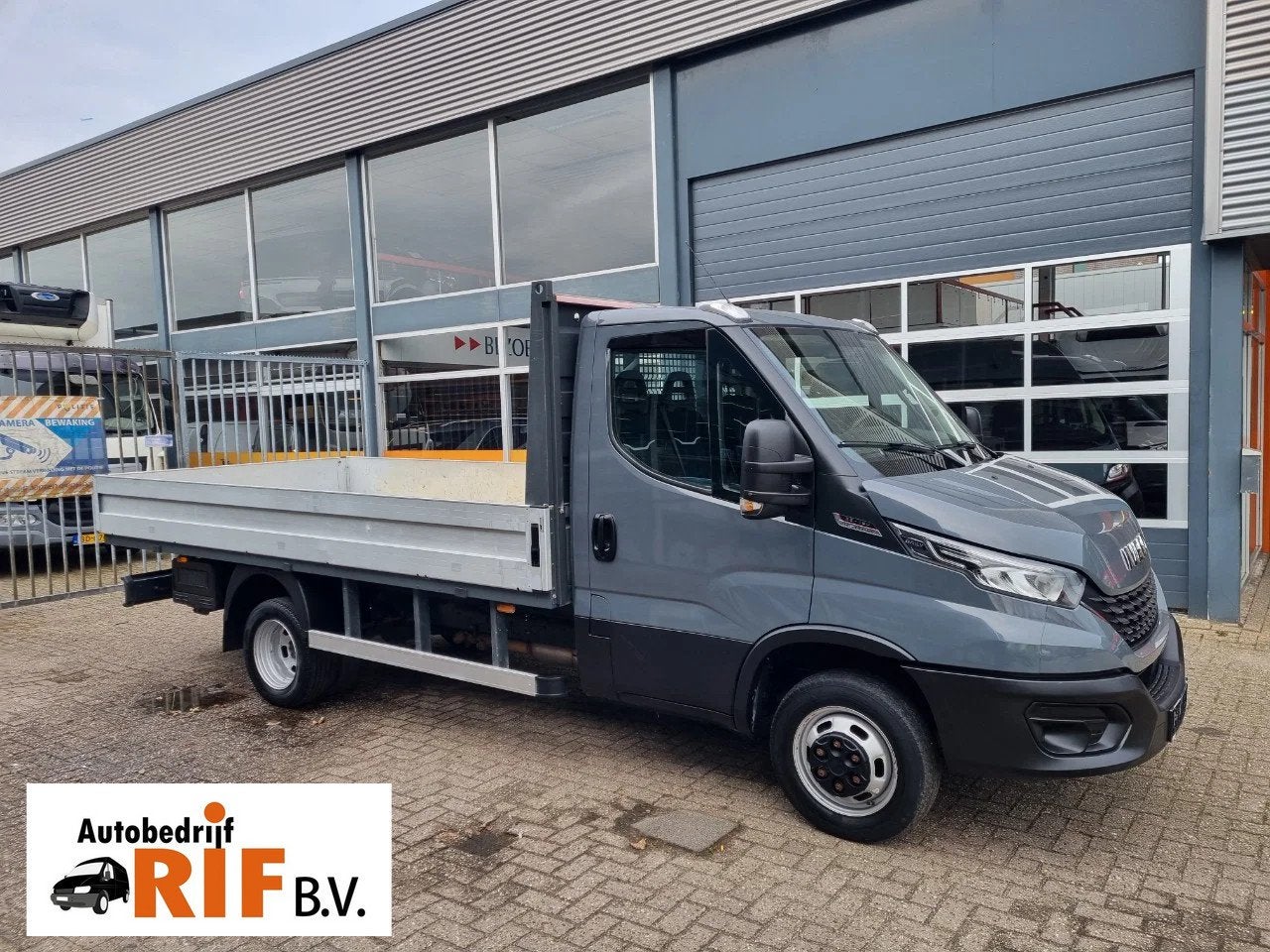 Iveco Daily 35C18 3.0D Open Laadbak 4.12 m Euro 6 (bj 2020), Auto's, Automaat, Achterwielaandrijving, Euro 6, 4 cilinders