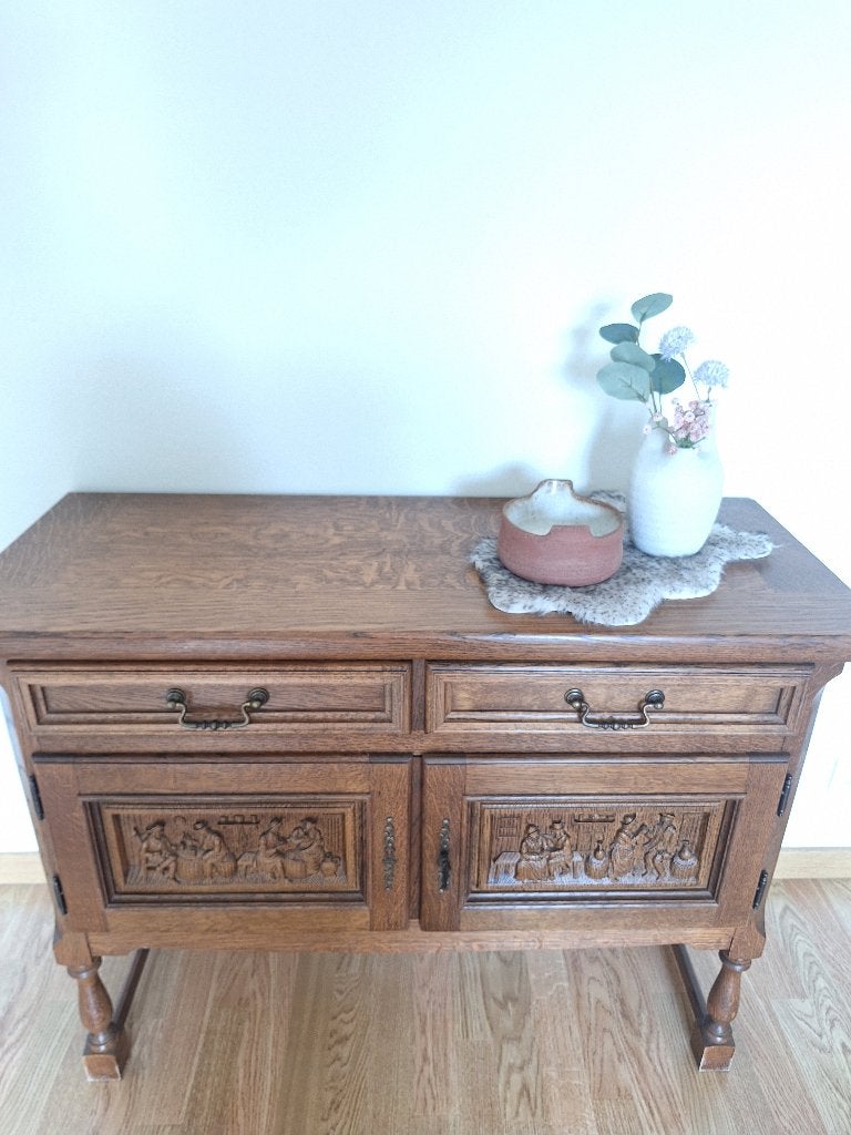 Armoire en chêne avec sculptures, Enlèvement
