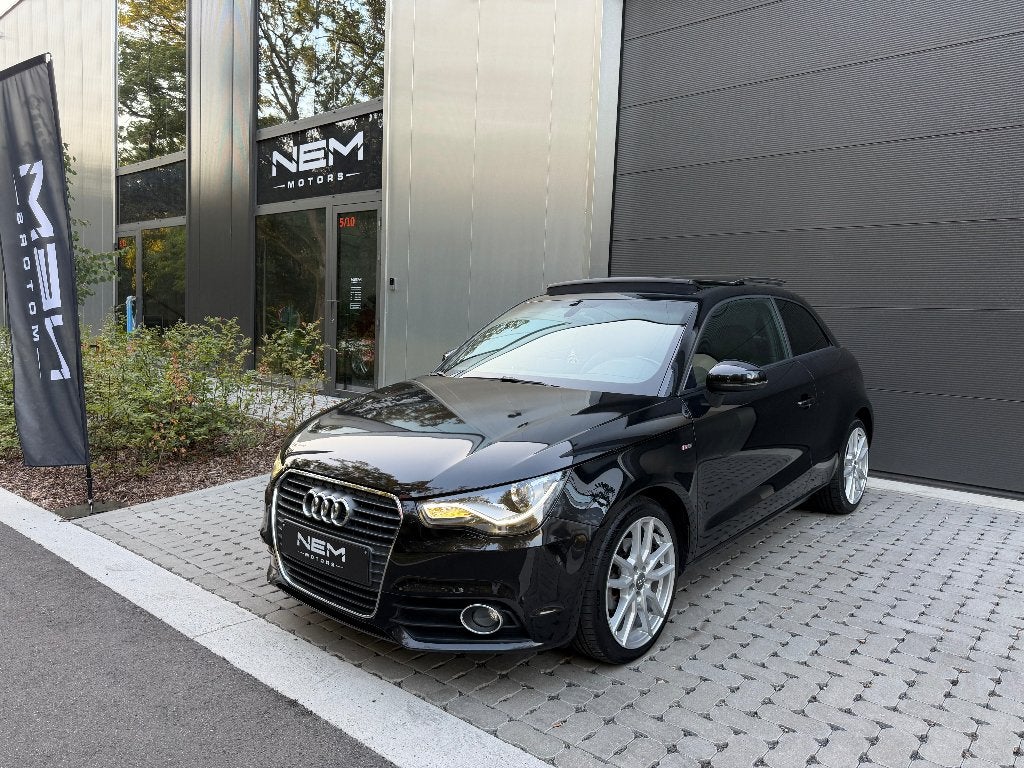 AUDI A1 1.4 TFSI S-Line,GARANTIE,AIRCO,PANO,PDC,XENON, A1, Zwart, 4 cilinders, Leder en Stof