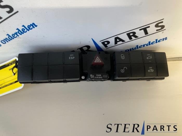 Commutateur éclairage d'urgence d'un Mercedes C-Klasse, 3 mois de garantie, Utilisé, -, -