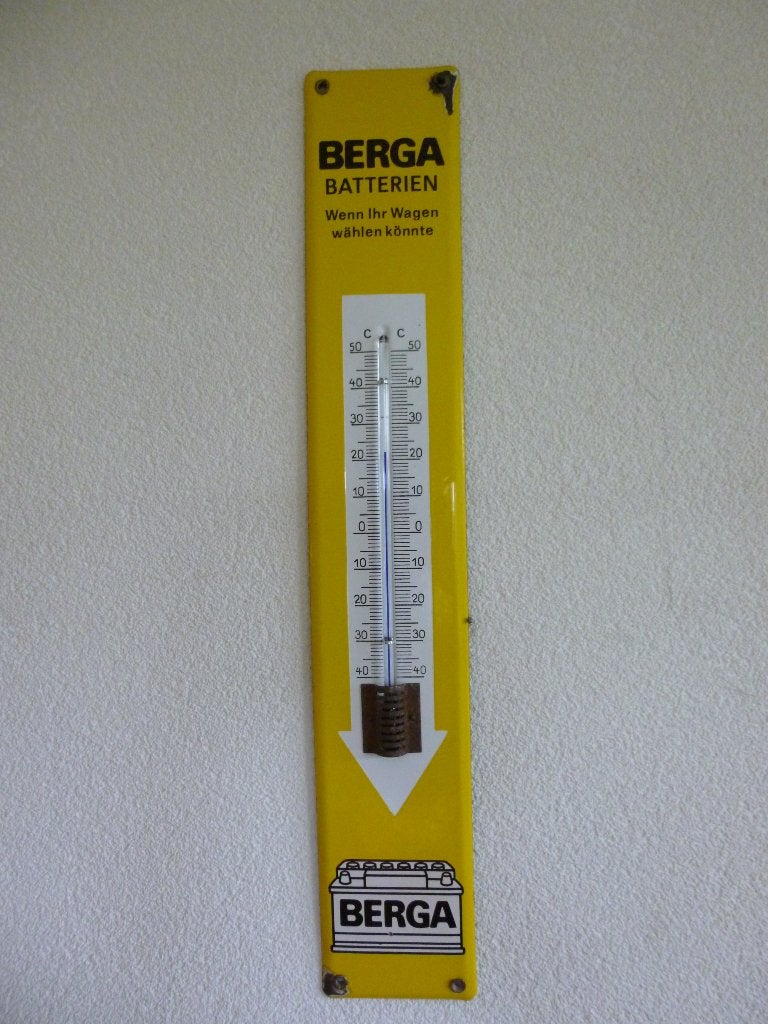 EMAILLE RECLAME THERMOMTER"BERGA ACCU'S"UIT JAREN 50/60, Enlèvement ou Envoi, Utilisé, Panneau publicitaire