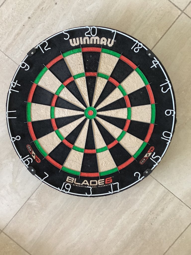 Dartsset winmau blade 6, Sports & Fitness, Fléchettes, Enlèvement, Comme neuf, Autres types