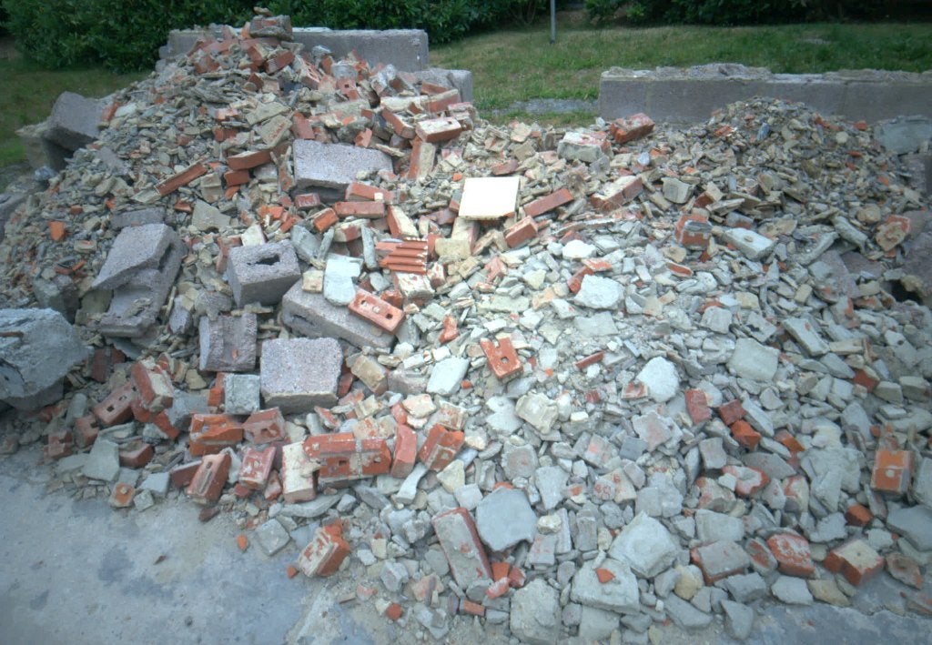 Gratis zuiver steenpuin (vullen oprit, ondergrond, ...), Tuin en Terras, Ophalen, Gebruikt, Overige materialen, Overige typen