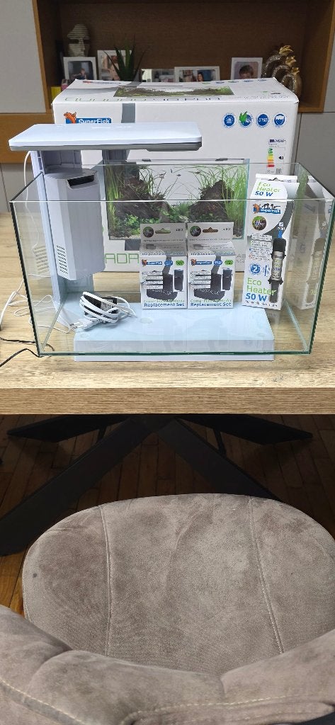 Aquarium quadro 40 pr0, Dieren en Toebehoren, Vissen | Aquaria en Toebehoren, Ophalen, Inclusief toebehoren, Zo goed als nieuw
