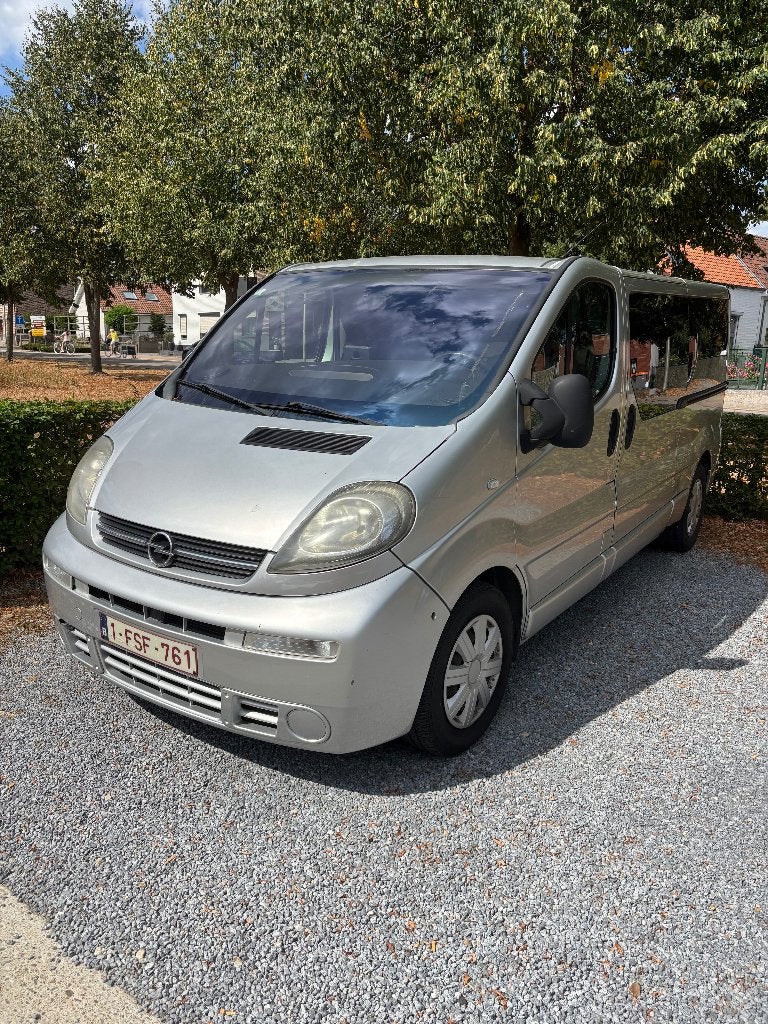 Opel vivaro 2.5 tdci lichte vracht, Voorwielaandrijving, 4 deurs, 4 cilinders, 2000 kg