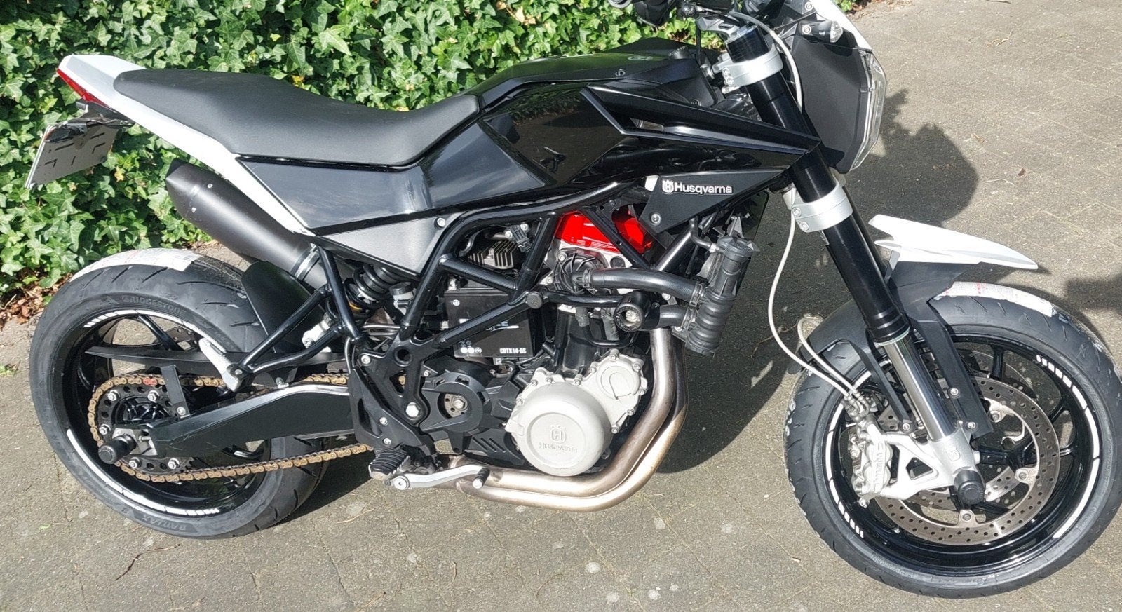 Husqvarna Nuda 900, 2 cilinders, 899 cc, Particulier, Naked bike