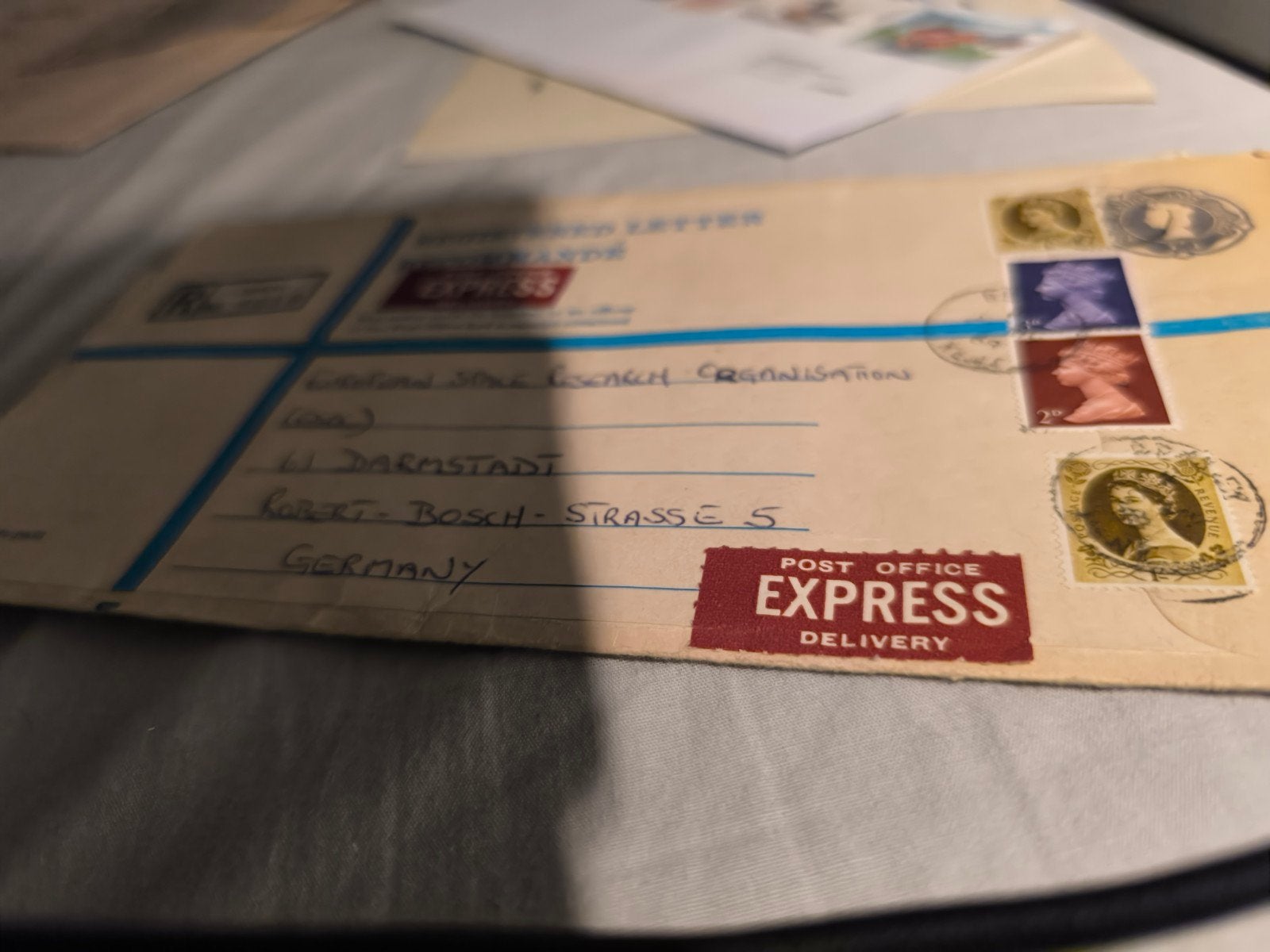 Enveloppe d'expédition, Enlèvement