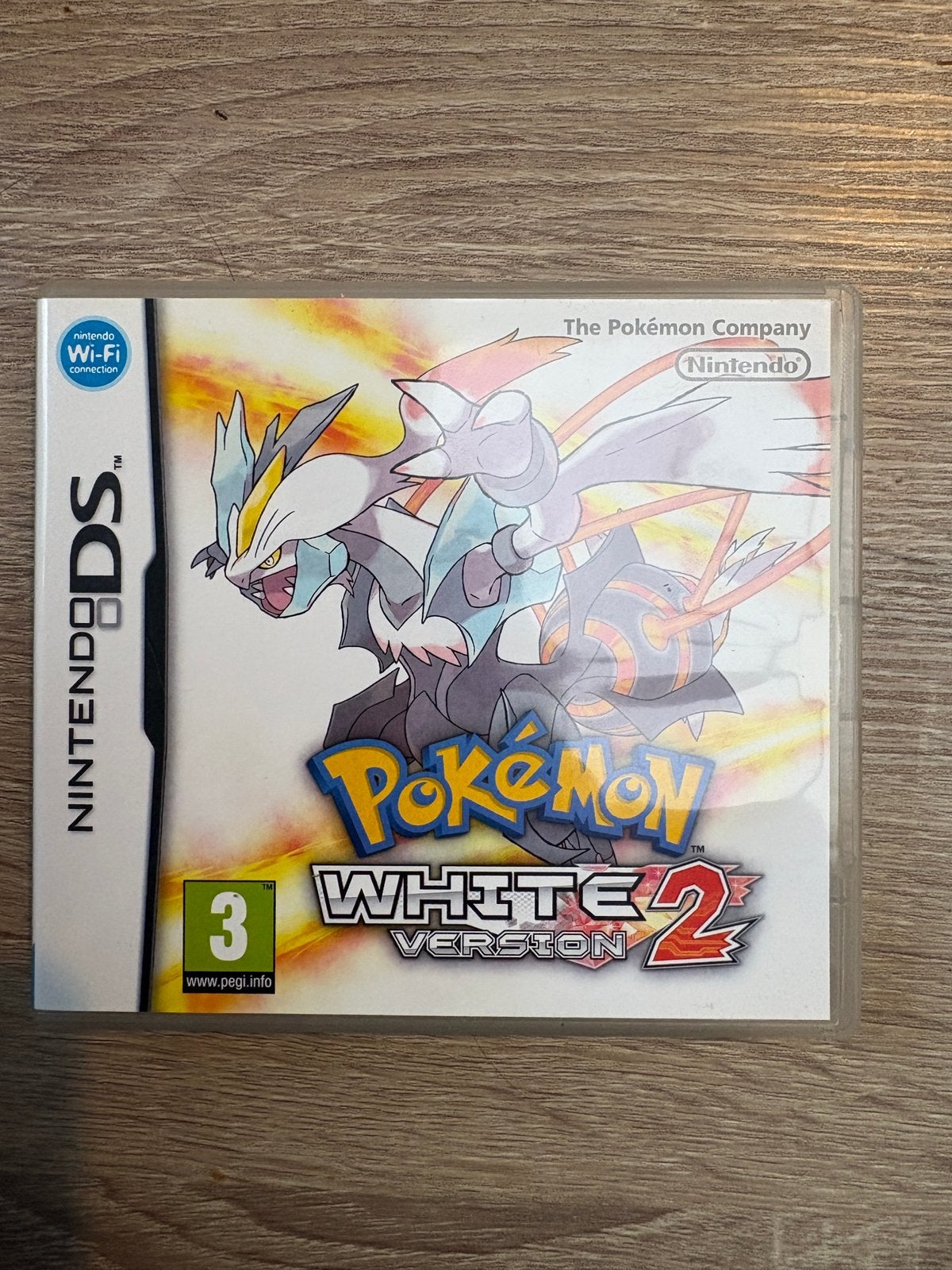 Pokemon white 2 doos en handleiding, Games en Spelcomputers, Ophalen of Verzenden, Zo goed als nieuw