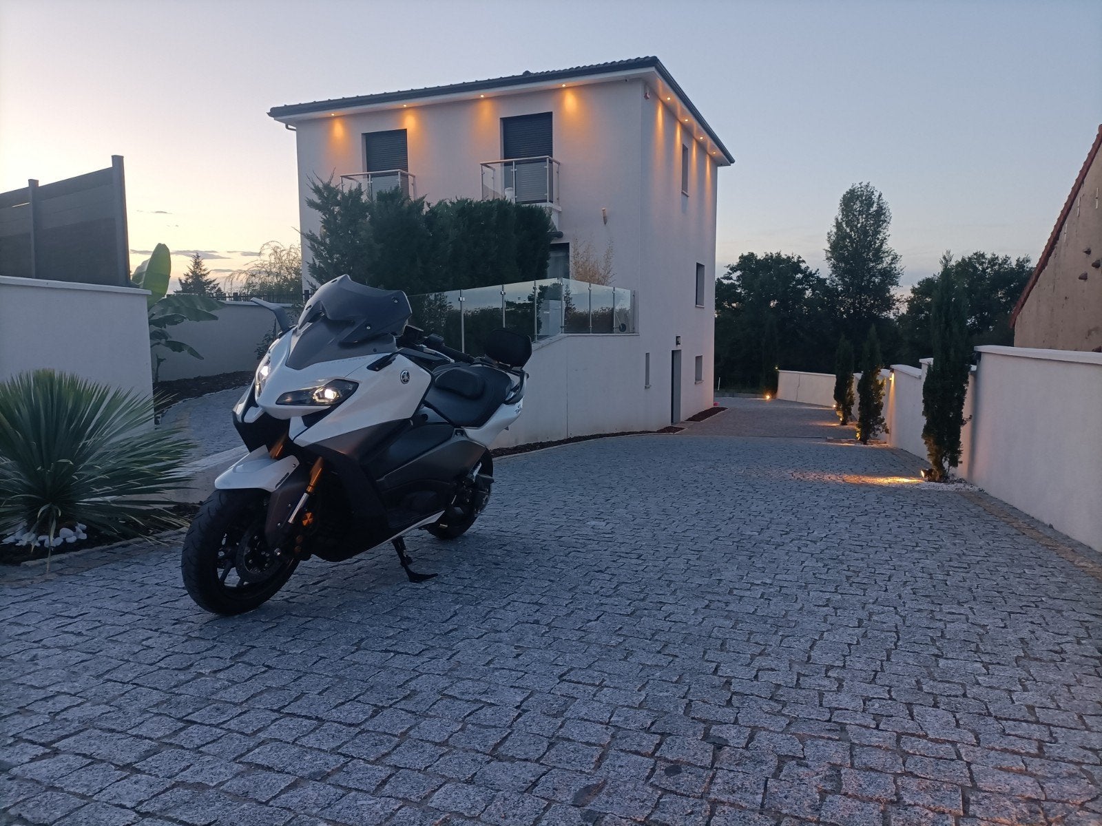560 Tech Max T-Max, Motos, Scooter, Plus de 35 kW, ABS, Neuf
