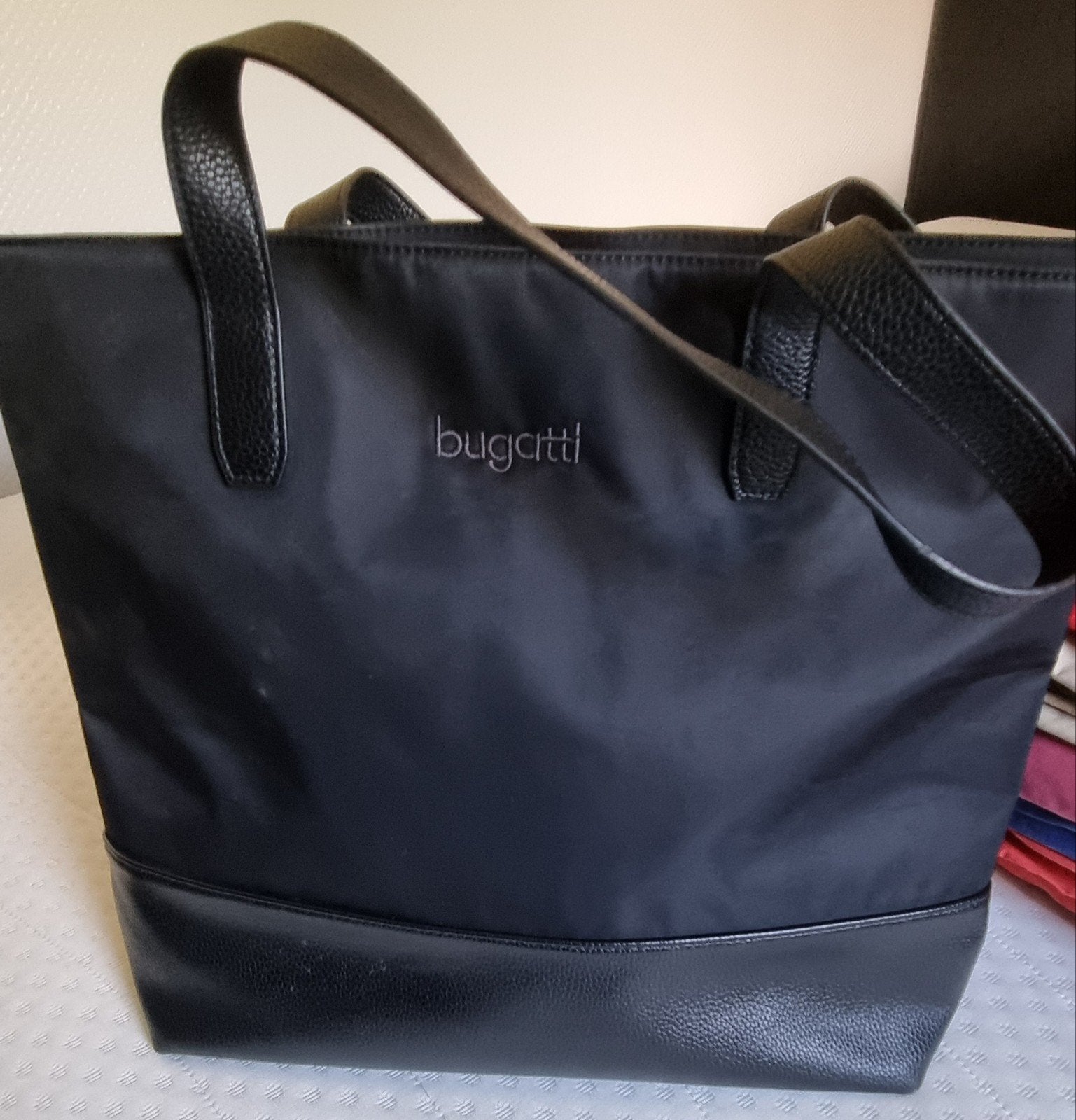 Sac à main pour femme en similicuir de la marque Bugatti, Bijoux, Sacs & Beauté, Enlèvement, Noir, Sac à main