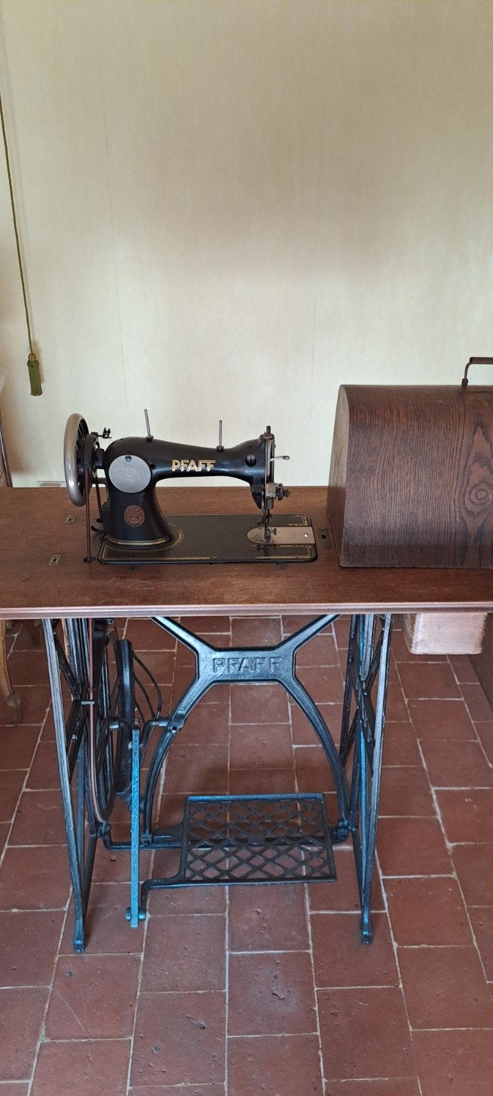antiek pfaff naaimachine, Antiek en Kunst, Ophalen