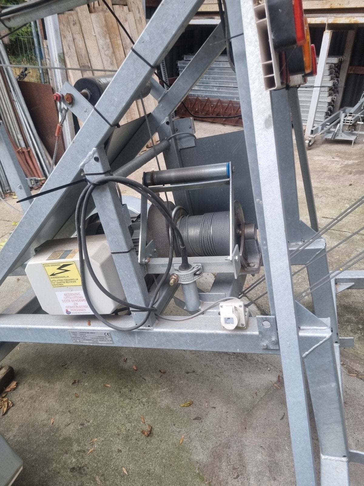 bouwlift, Doe-het-zelf en Bouw, Ophalen, Zo goed als nieuw