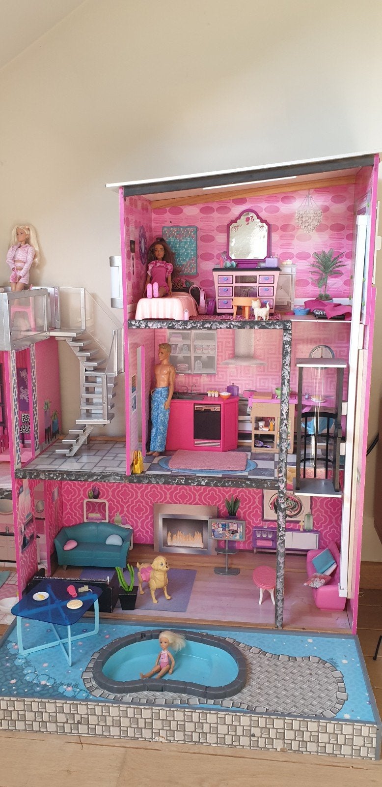 Magnifique et grande maison de barbies avec nombreux accesso, Enlèvement, Utilisé, Maison de poupées