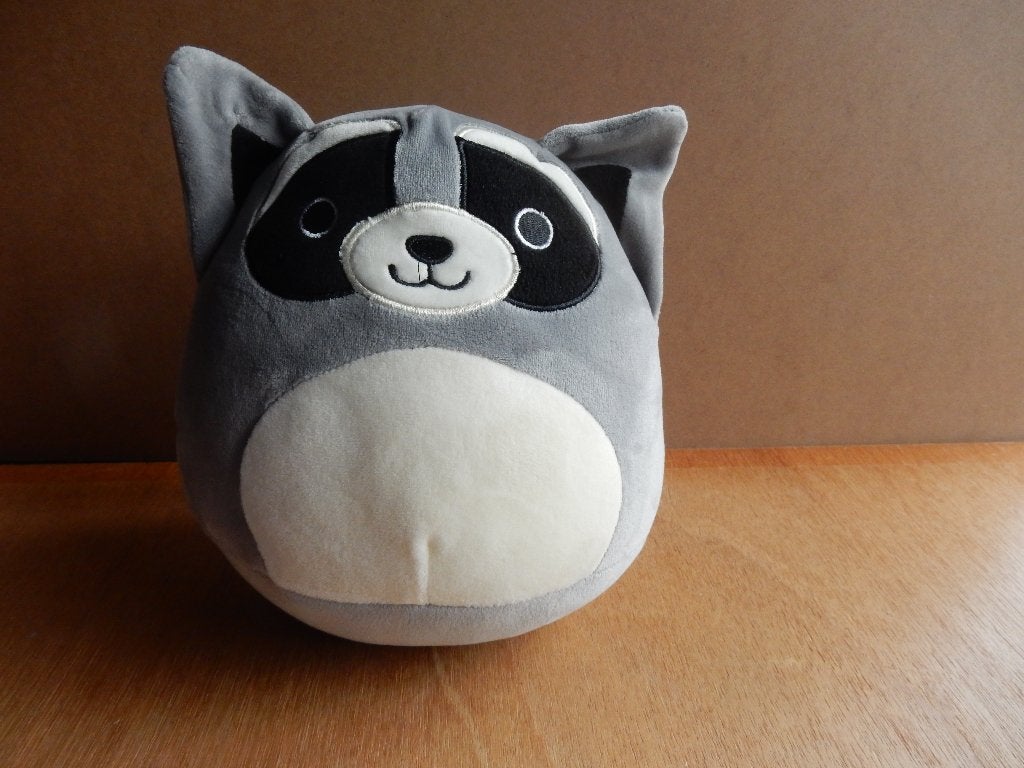nr.198 - knuffel squishmallows wasbeer, Ophalen of Verzenden, Zo goed als nieuw