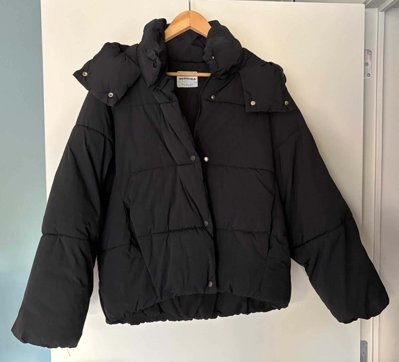 Bershka winterjas - maat S, Ophalen, Zo goed als nieuw, Maat 36 (S), Zwart