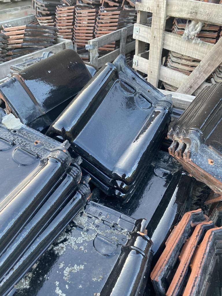 Dakpannen gelakt antraciet: laatste +-300stuks, Enlèvement, Comme neuf, Tuiles