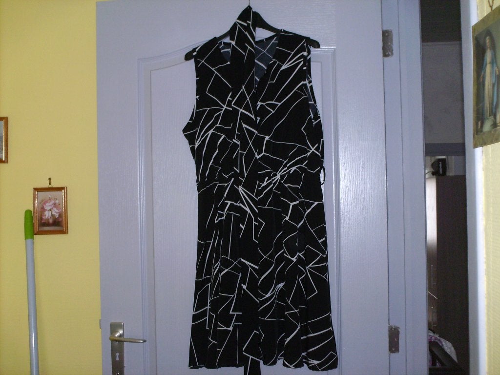 a vendre robe pour dame, Vêtements | Femmes, Robes, Enlèvement ou Envoi, Autres couleurs, Longueur genou, Taille 42/44 (L)