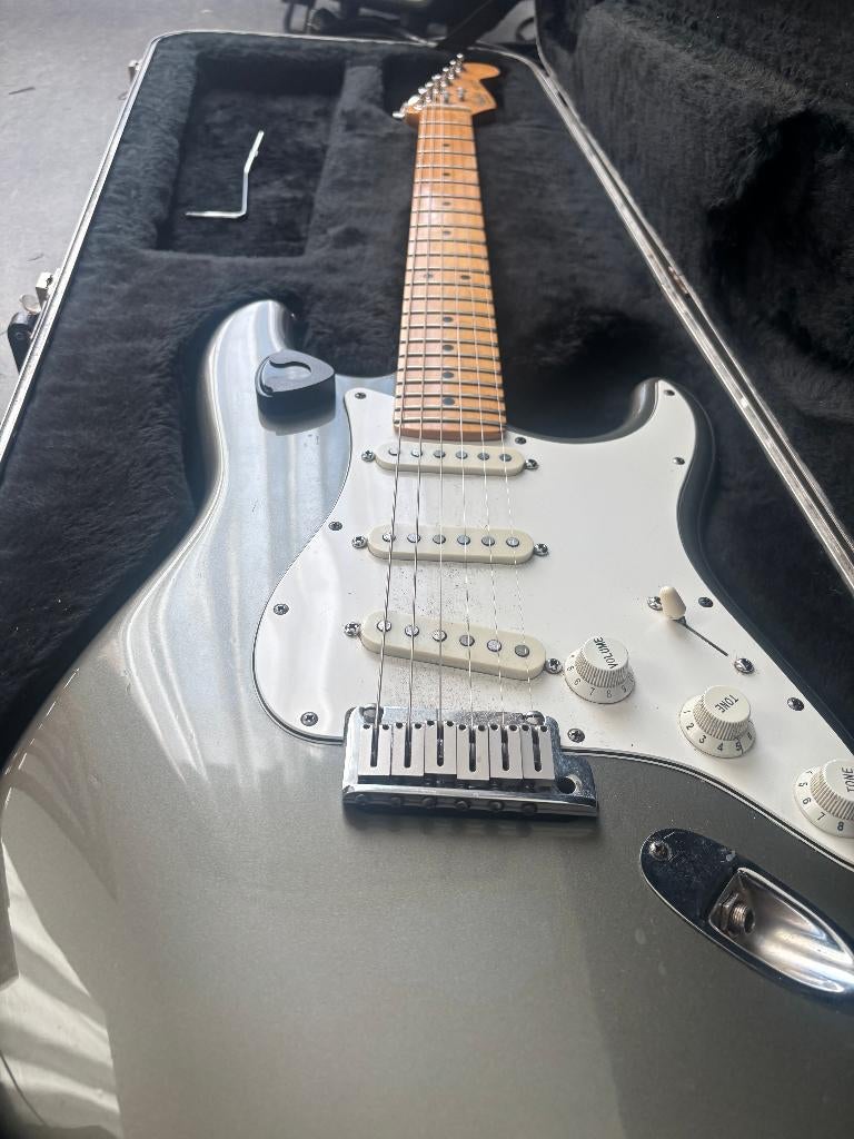Fender American Standard Stratocaster 1987 Vantage E4 Japan, Musique & Instruments, Instruments à corde | Guitares | Électriques