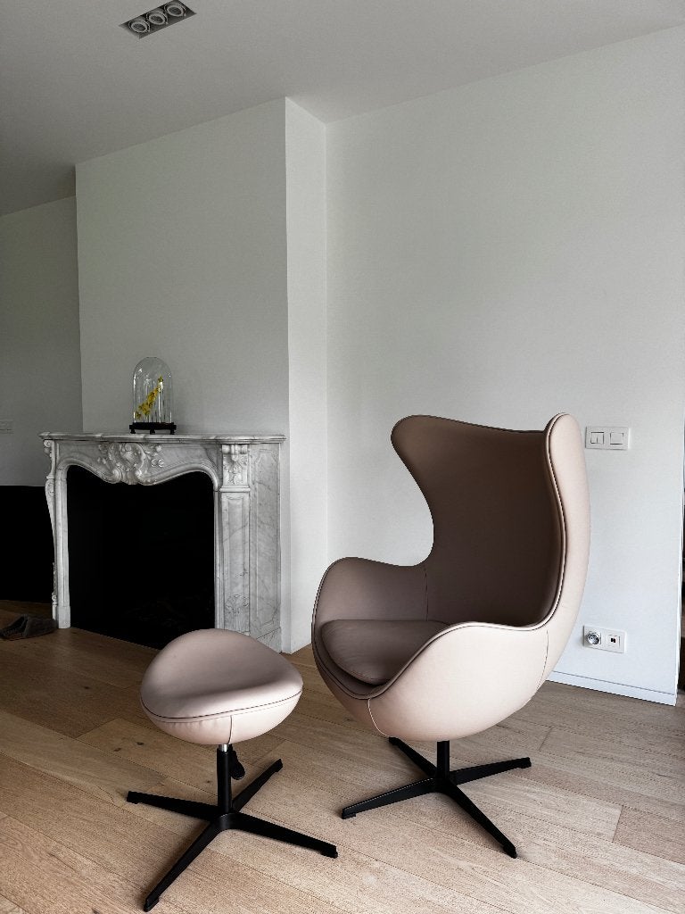 Egg Chair in zacht nude leder met Ottoman, Ophalen, Minder dan 75 cm, Nieuw, Leer