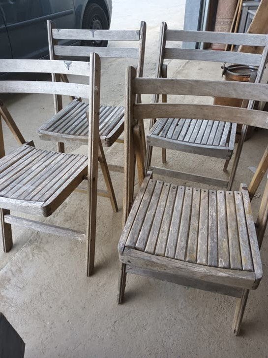 4 klapstoelen met nummer (leger), Enlèvement