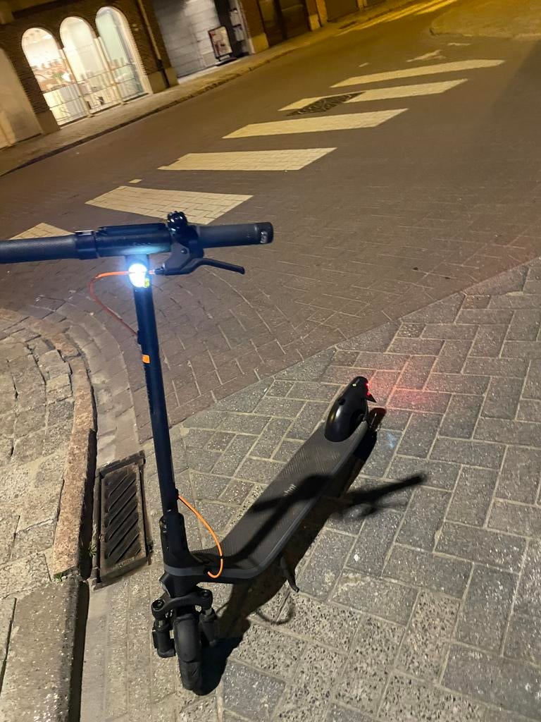Step ninebot met lader, Ophalen, Zo goed als nieuw