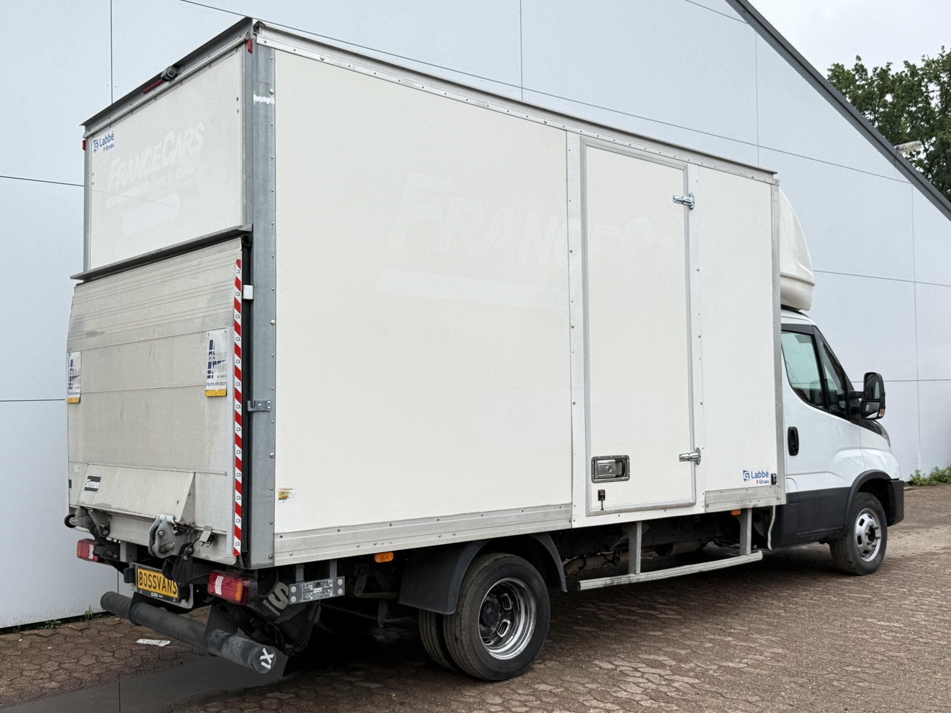 Iveco Daily 35C16 3.0 160PK Laadklep Zijdeur Camera Climate, Gebruikt, Zwart, 4 cilinders, Iveco
