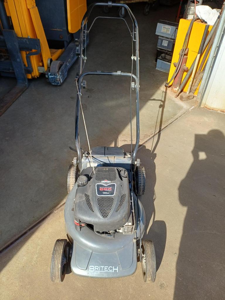 Grasmaaier Briggs en Stratton, Ophalen, Zo goed als nieuw, Benzine-grasmaaier