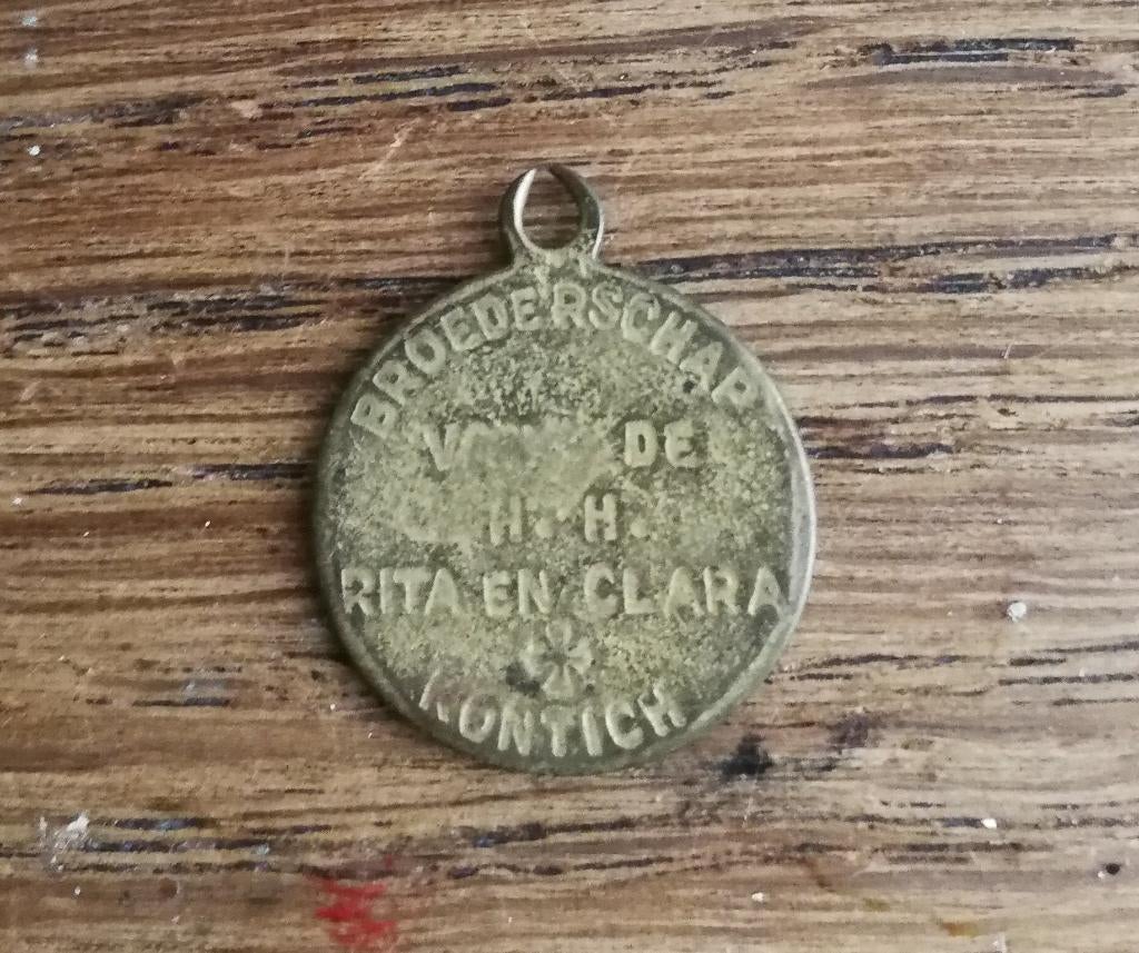 Scapulier medaille H. Rita en H. Clara van Kontich hangertje, Verzamelen, Religie, Gebruikt, Christendom | Katholiek, Sieraad