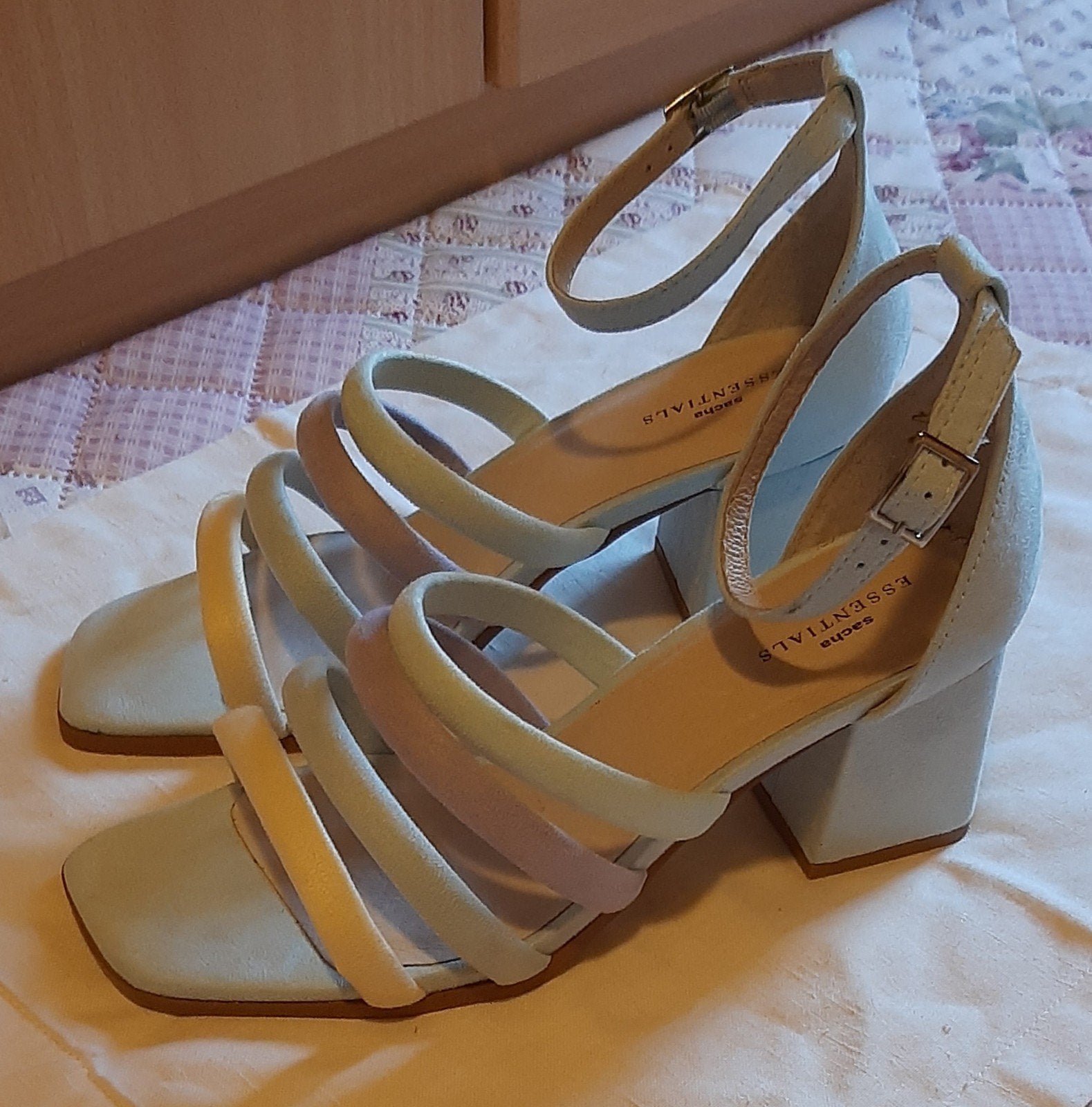 Chaussures 15 eur pièce, Enlèvement ou Envoi, Neuf