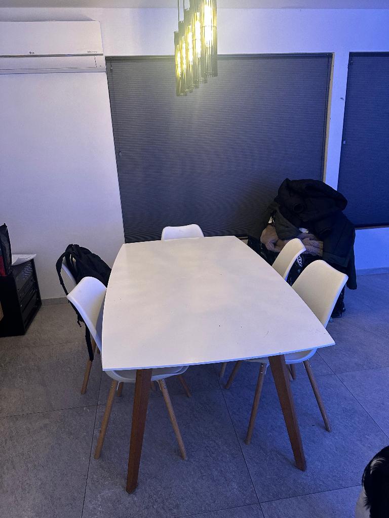 Tafel en stoelen gratis af te halen, Ophalen, Gebruikt, 50 tot 100 cm, Vijf personen of meer