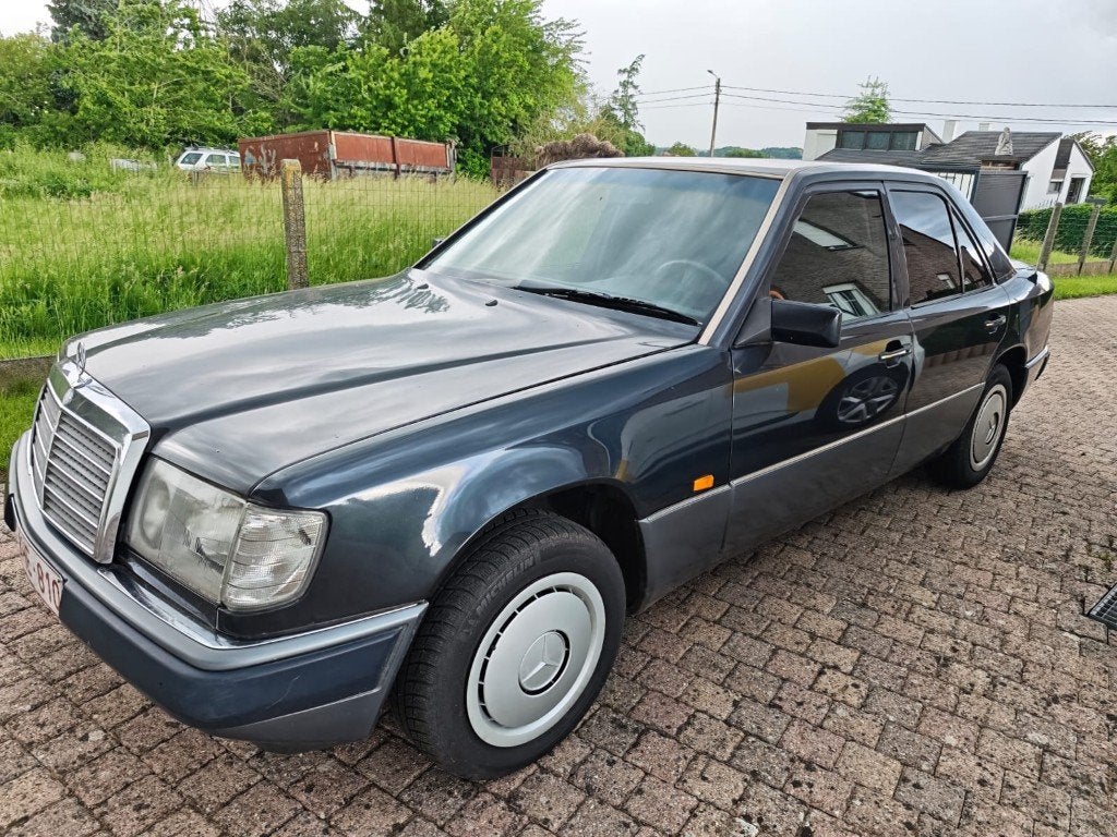 Mercedes 200d diesel oldtimer, Auto's, Mercedes-Benz, Particulier, Te koop, E-Klasse, Handgeschakeld