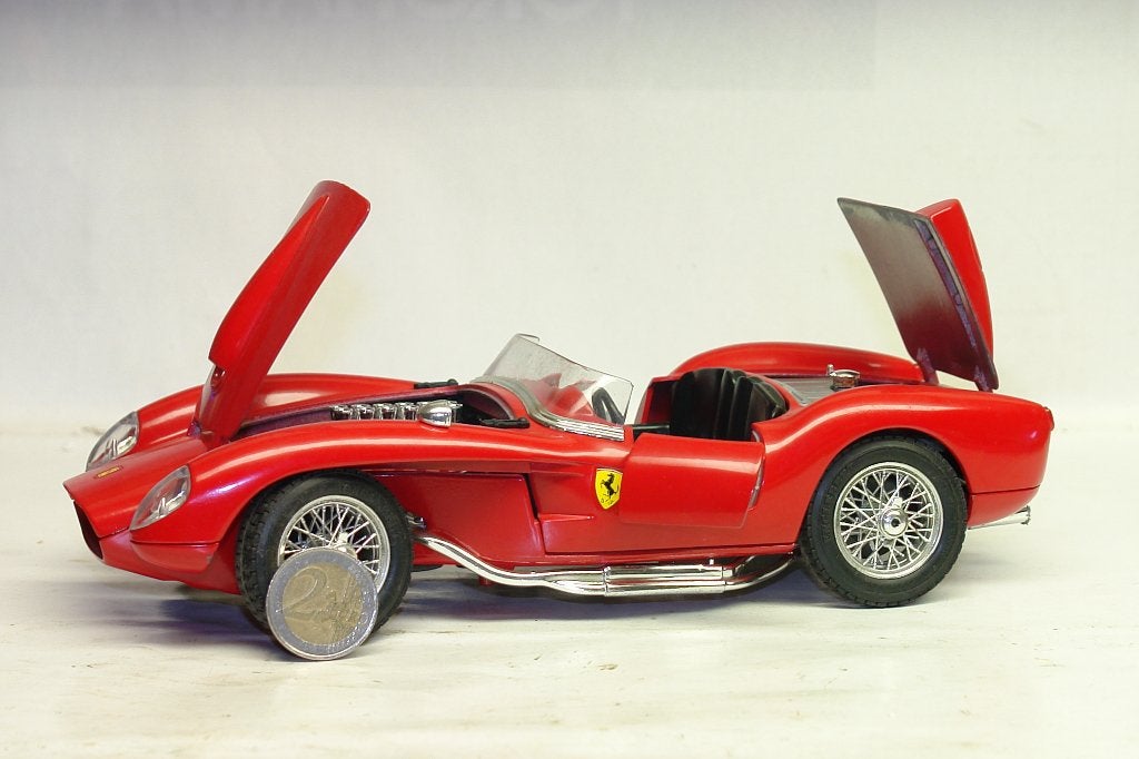 BURAGO 1/18 FERRARI 250 TESTA ROSSA 1957, Ophalen of Verzenden, Zo goed als nieuw, Auto, Burago