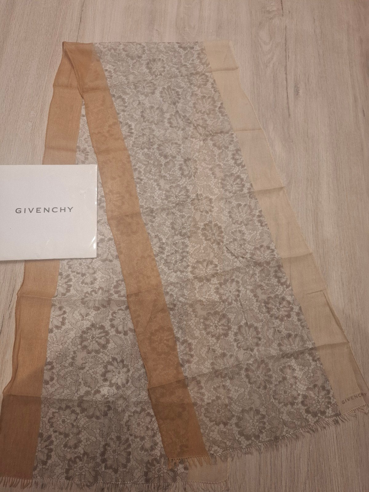 Zijde sjaal/silc scarf Givenchy