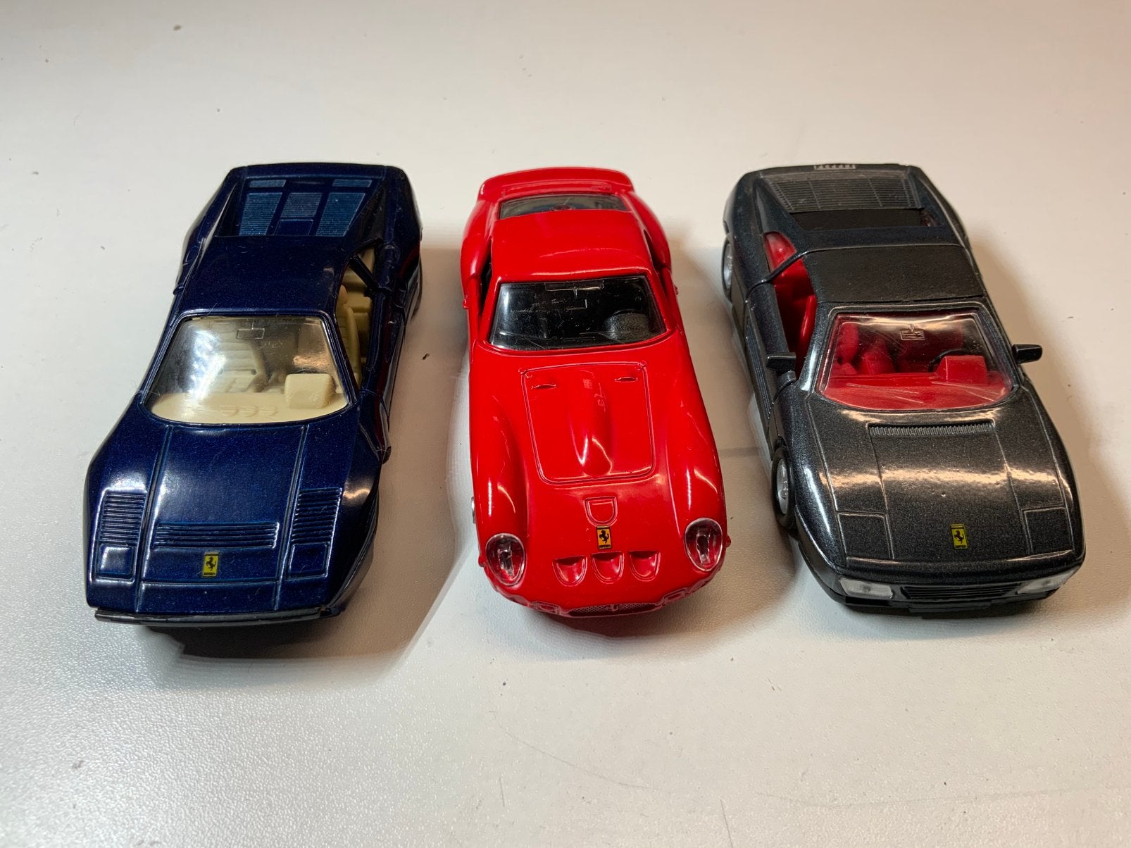 LOT DE 3 VOITURES FERRARI 1/38 MAISTO/SHELL, Enlèvement ou Envoi, Comme neuf, Maisto