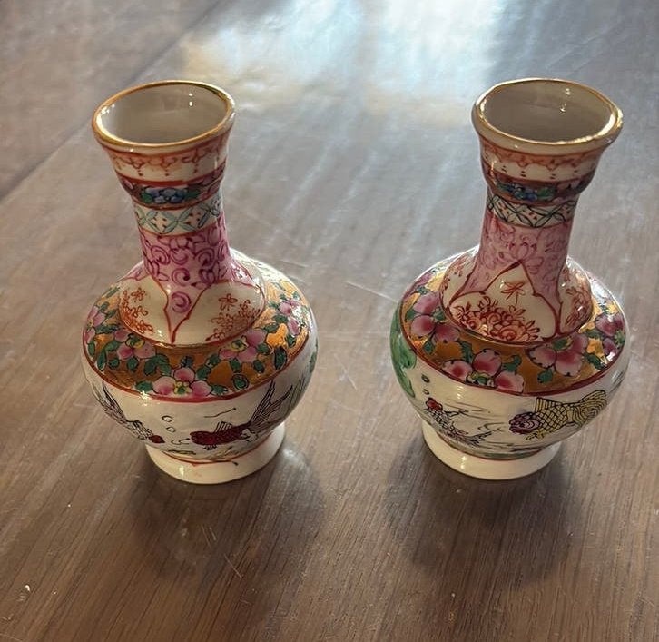 Koppel Chinese Famille Rose Miniatuurvaasjes Goudvissen7,7cm, Antiek en Kunst, Antiek | Vazen, Ophalen of Verzenden
