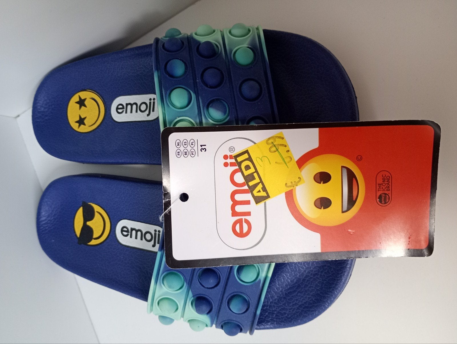 Emoji slippers maat 31. Nieuw met prijskaartje, Vêtements | Hommes, Chaussettes & Bas, Enlèvement ou Envoi