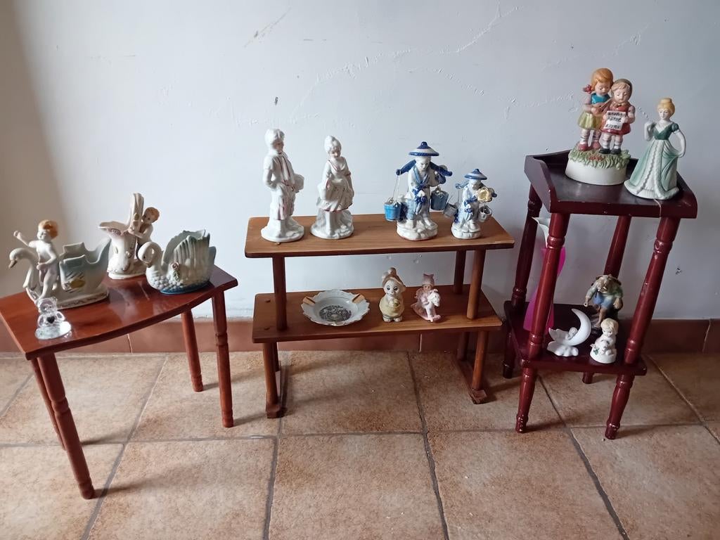 Lot de petits meubles et figurines, Enlèvement